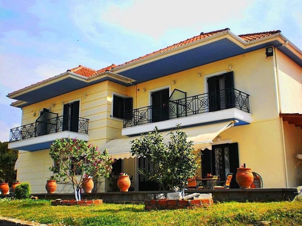 Guesthouse Bizani Neo Mpizani ภายนอก รูปภาพ