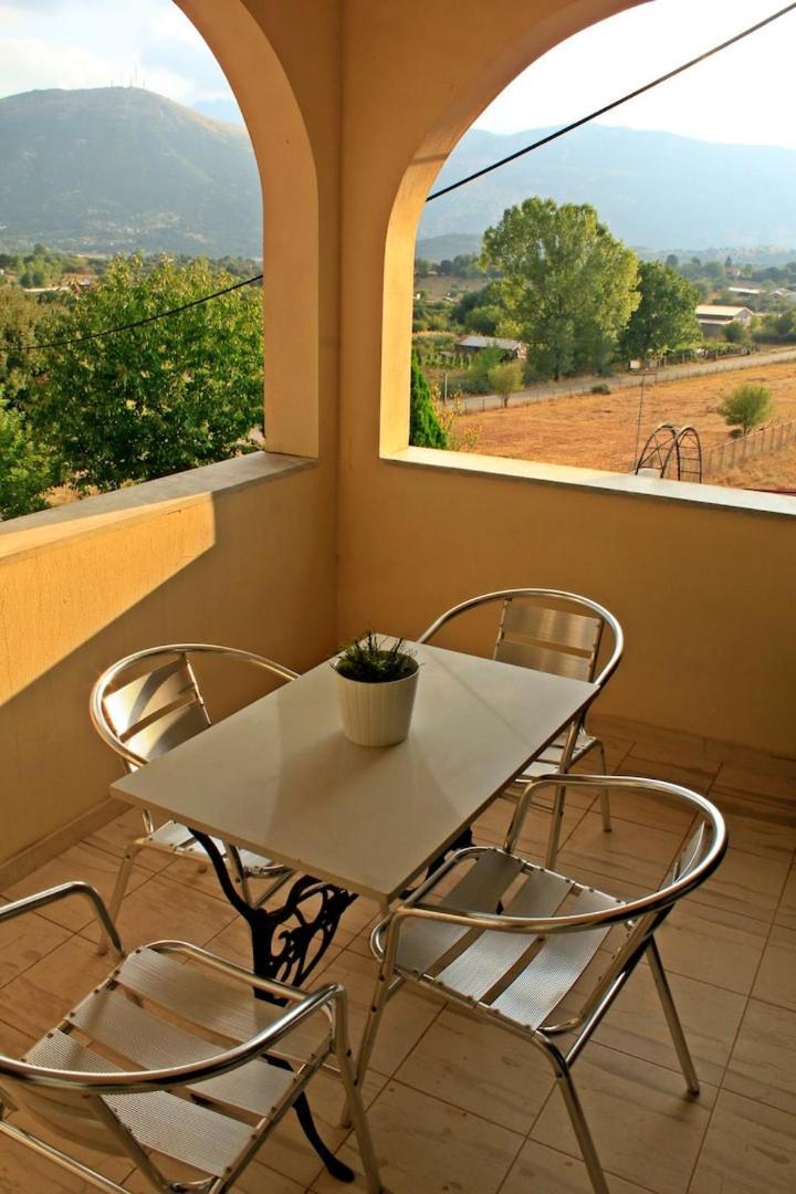 Guesthouse Bizani Neo Mpizani ภายนอก รูปภาพ
