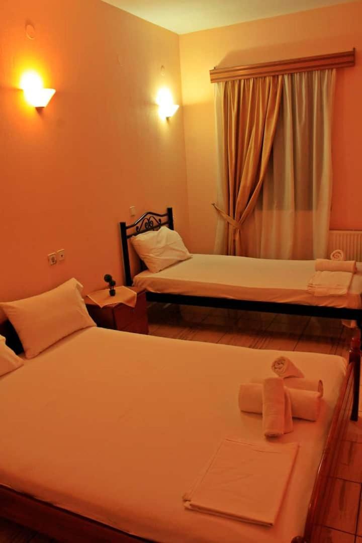 Guesthouse Bizani Neo Mpizani ภายนอก รูปภาพ