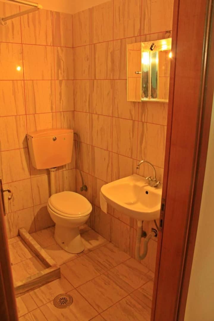 Guesthouse Bizani Neo Mpizani ภายนอก รูปภาพ