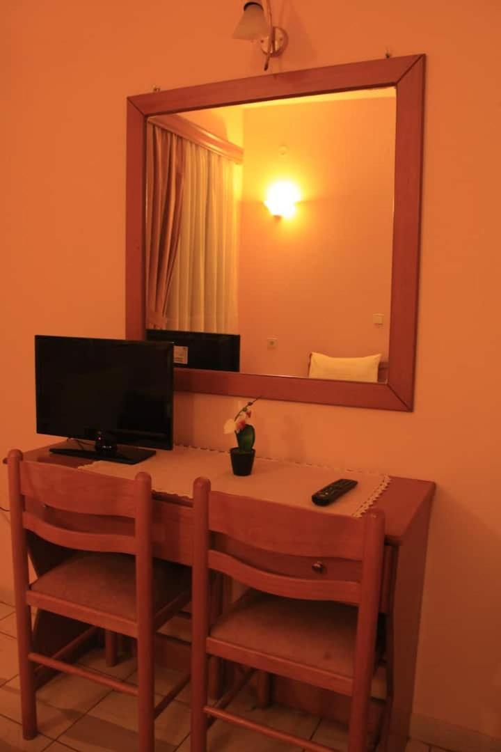 Guesthouse Bizani Neo Mpizani ภายนอก รูปภาพ
